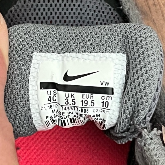 Nike black and grey toddler sneakers size 4 - Picture 2 of 4